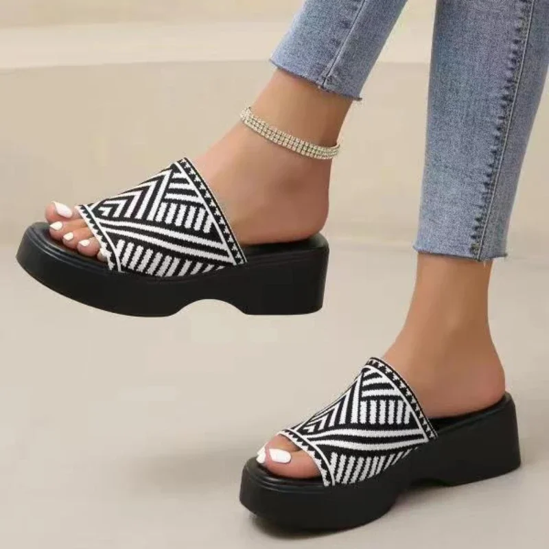 Summer Ladies Slippers Fashion Designer Thick Soled Slippers Line Outdoor Beach Slippers Platform Comfortable Slides Women