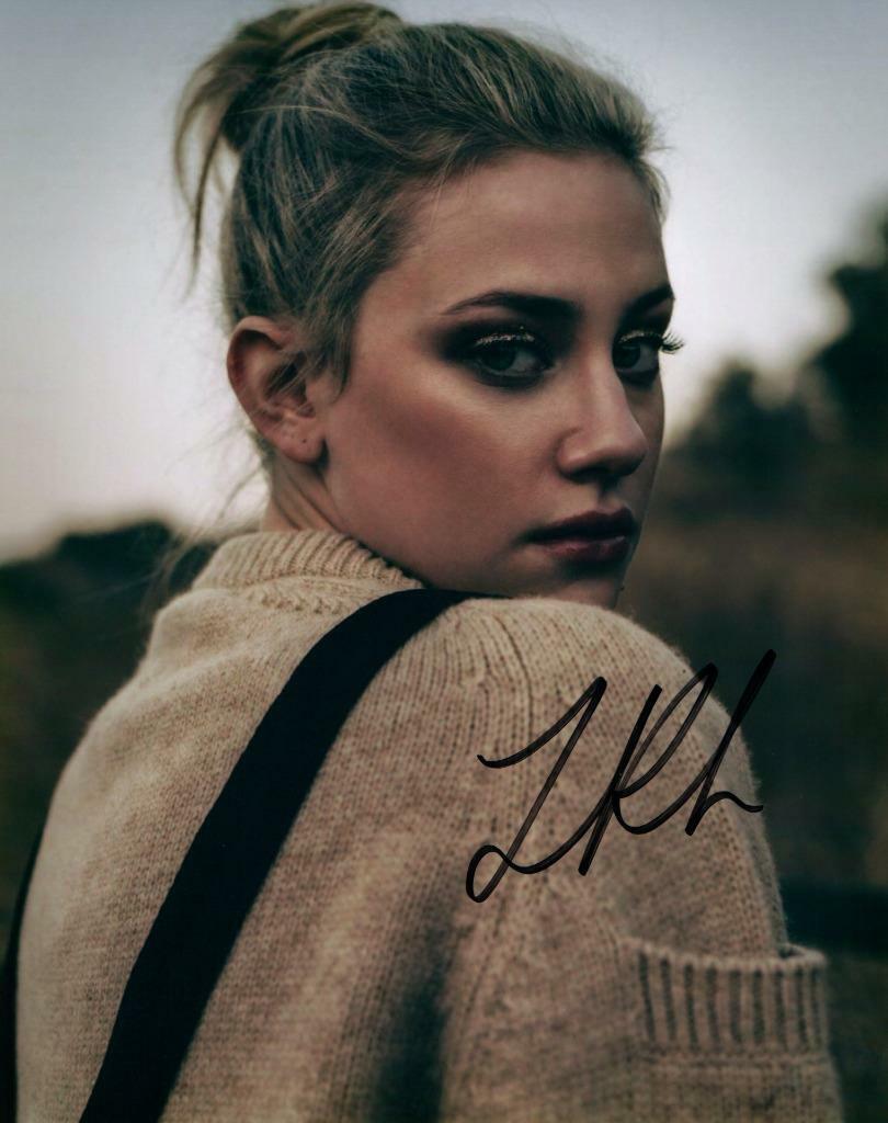 Lili Reinhart signed 8x10 Photo Poster painting Picture autographed with COA