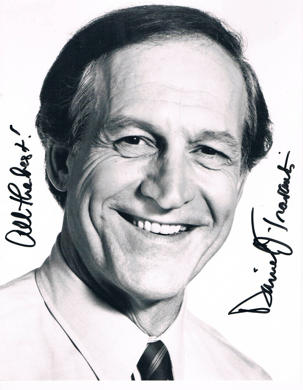 Daniel J. Travanti 1940- genuine autograph 8x10