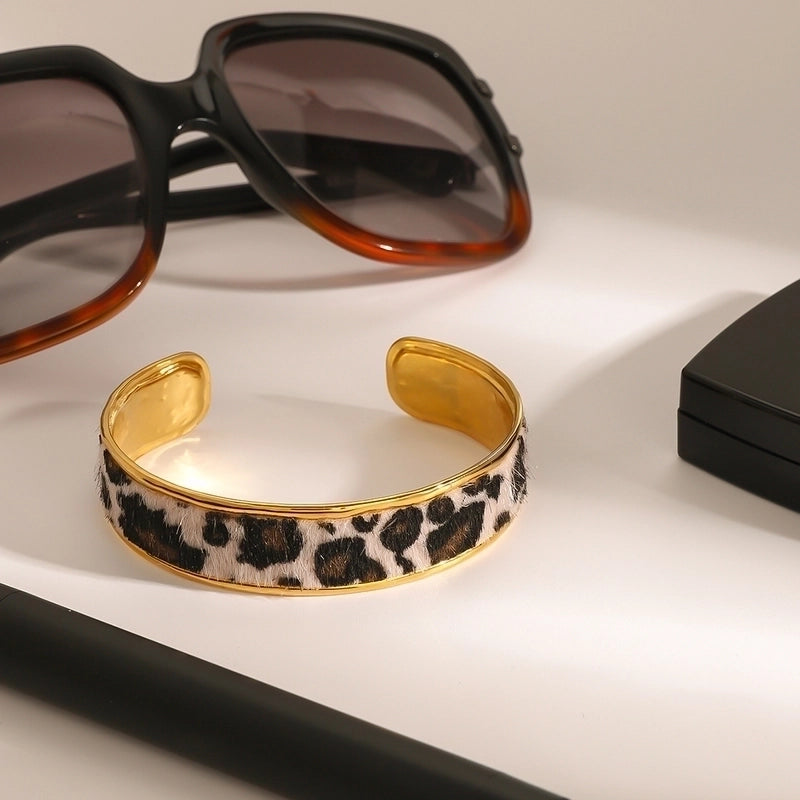 Classic Style Leopard 304 Stainless Steel 18K Gold Plated Cuff Bracelets In Bulk