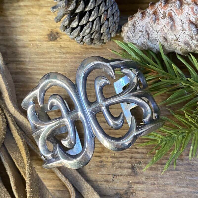 Navajo Tufa Cast Corn Stalk Design Bracelet