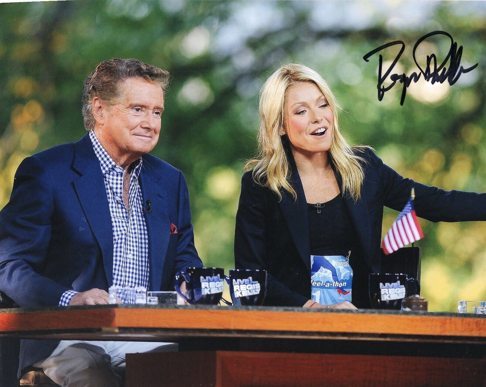 Regis Philbin Signed 8x10 Photo Poster painting w/ COA Who Wants To Be A Millionaire #2