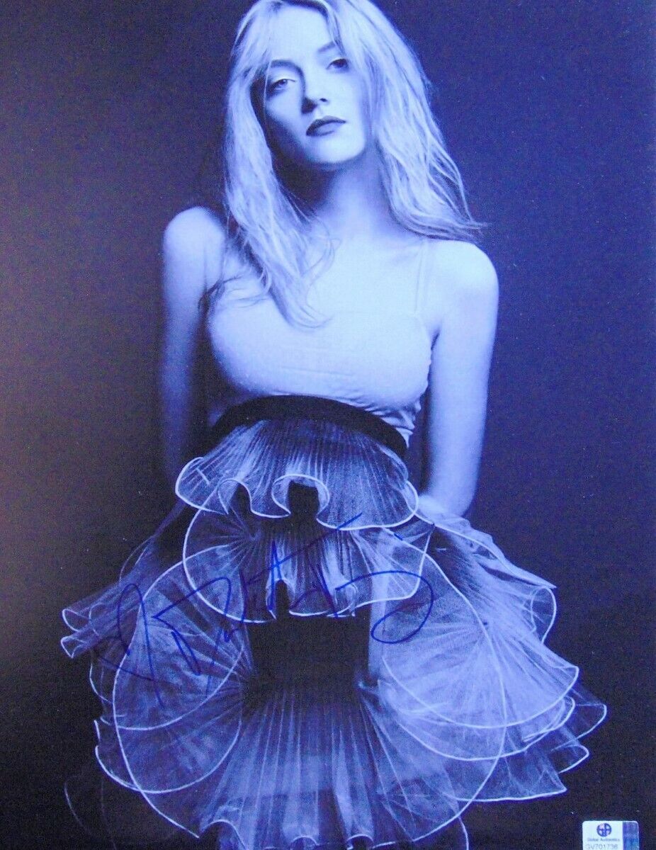 Dakota Fanning Signed Autographed 11X14 Photo Poster painting Sexy Ruffled Dress GV701736