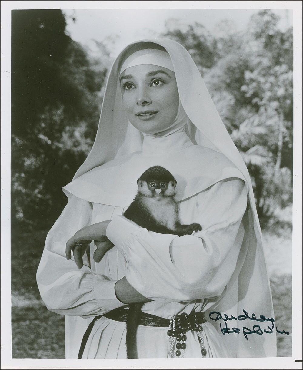 AUDREY HEPBURN Signed Photo Poster paintinggraph - Beautiful Film Star Actress - 'Nun' preprint