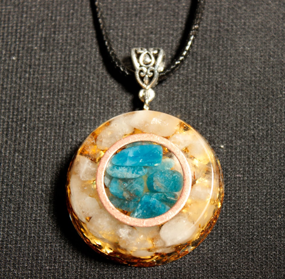 

Orgone Pendant - White quartz, 501 Original