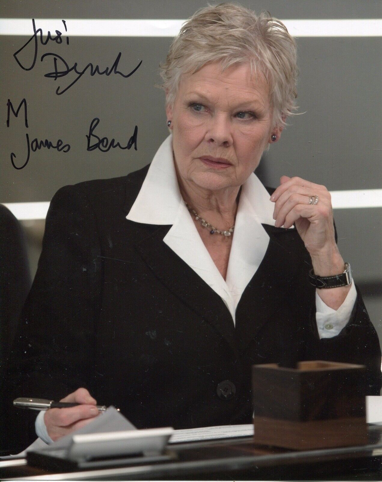 Actress Dame Judi Dench SPECIAL signed 007 James Bond Photo Poster painting - UACC DEALER