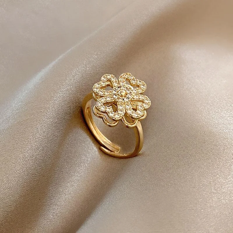 Meladen™ Valentinstagsgeschenk🎁  🎀  Hochzeitstag-Geschenk-rotierender Glücksklee-Ring