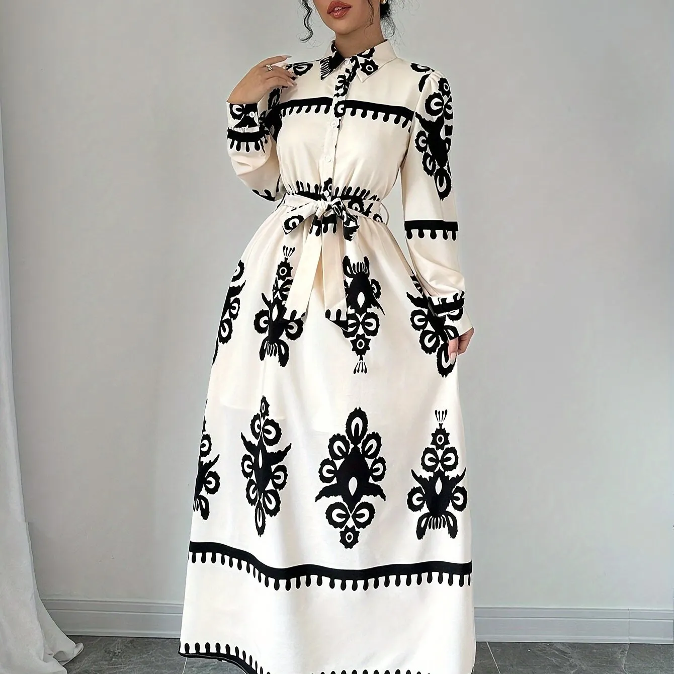 Damen Langarm-Kleid mit Bindegürtel – Gemusterter Print-83357-cca2658a-bacc-462b-ae38-4f5262d68b7a
