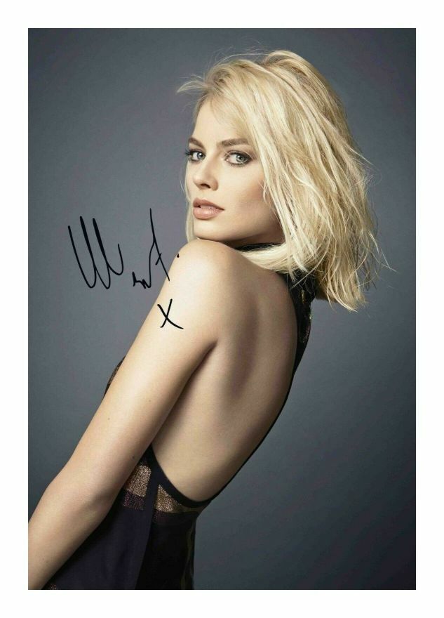 MARGOT ROBBIE AUTOGRAPH SIGNED PP Photo Poster painting POSTER