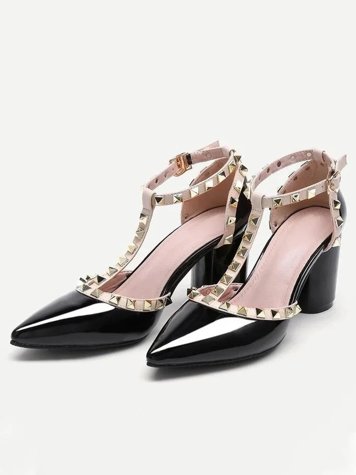 Rockstud Decorated Point Toe Heeled Shoes