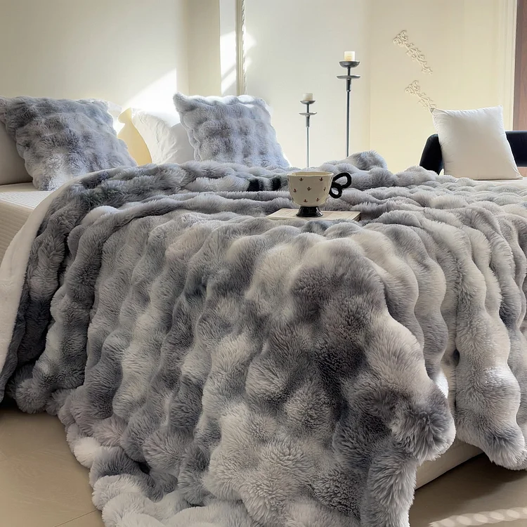 Sanmadrola Throw Blanket Faux Fur for Couch, Fuzzy Soft Plush Thick Bubble Blanket for Sofa Bedroom Living Room