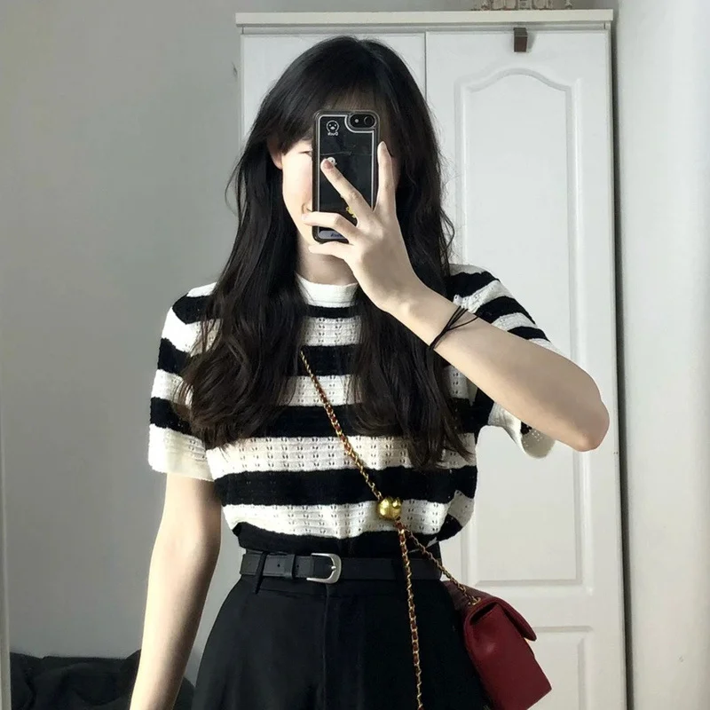 Uveng Uveng Knit Short-Sleeved T-Shirt Female 2023 Summer New Korean Version Unique Chic Student Jacket Short Ins Tide