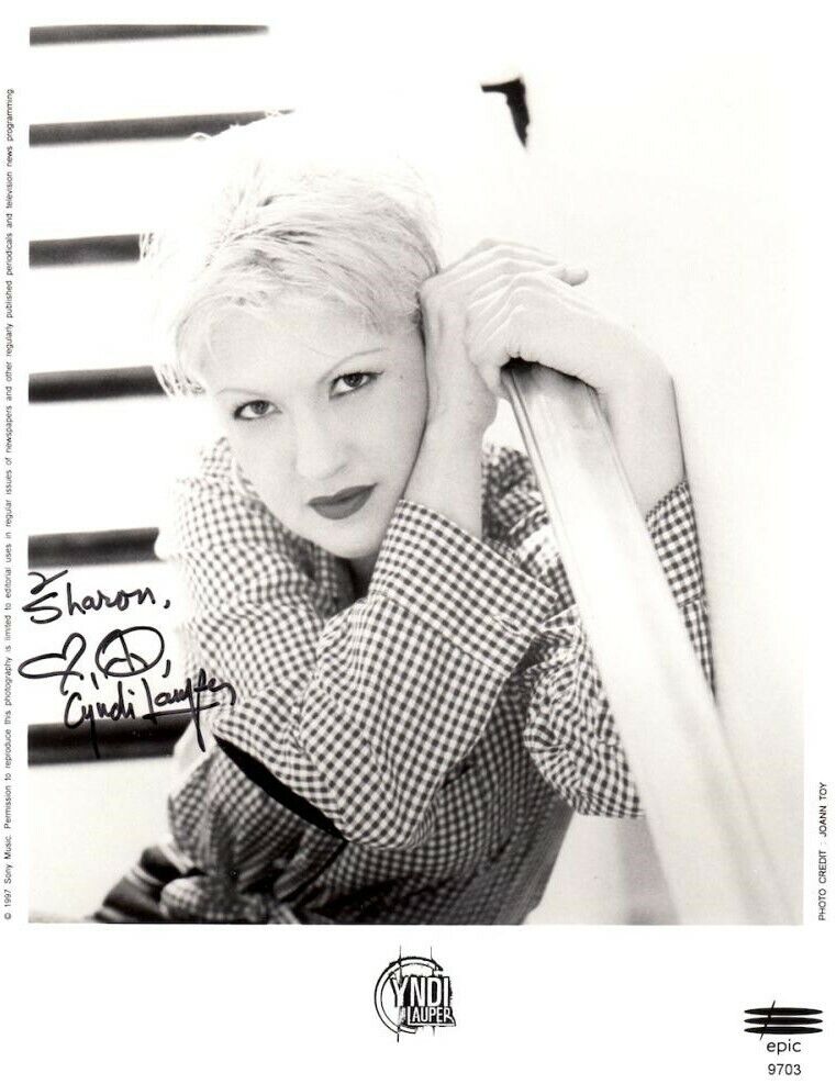 CYNDI LAUPER Signed 'Epic' Photo Poster paintinggraph - Pop Musician / Singer - Preprint