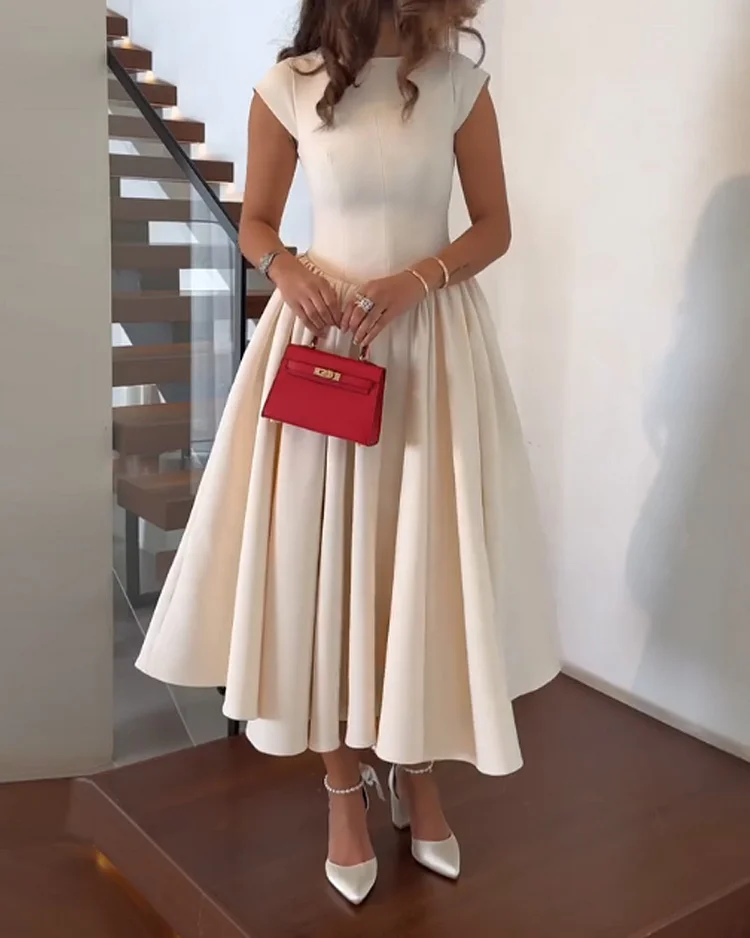 Sleeveless waist solid color dress 
