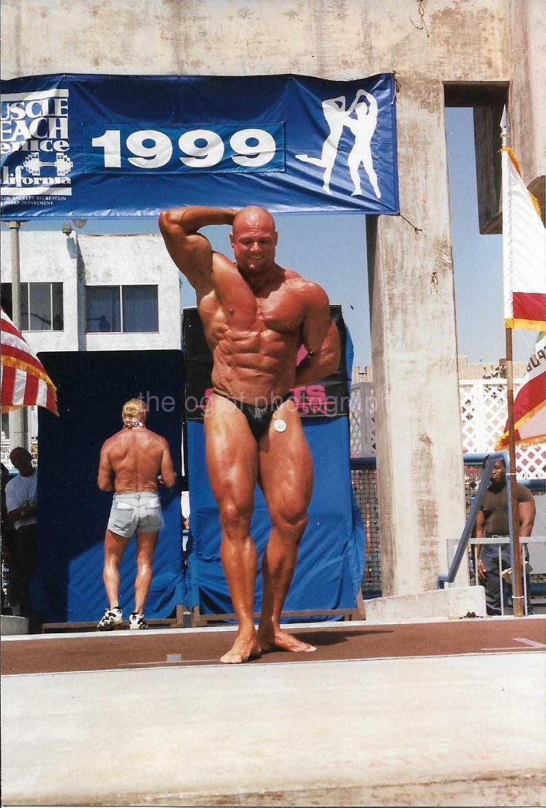 MUSCLE MAN Bodybuilder FOUND Photo Poster painting Color VENICE BEACH CALIFORNIA 910 2 XX