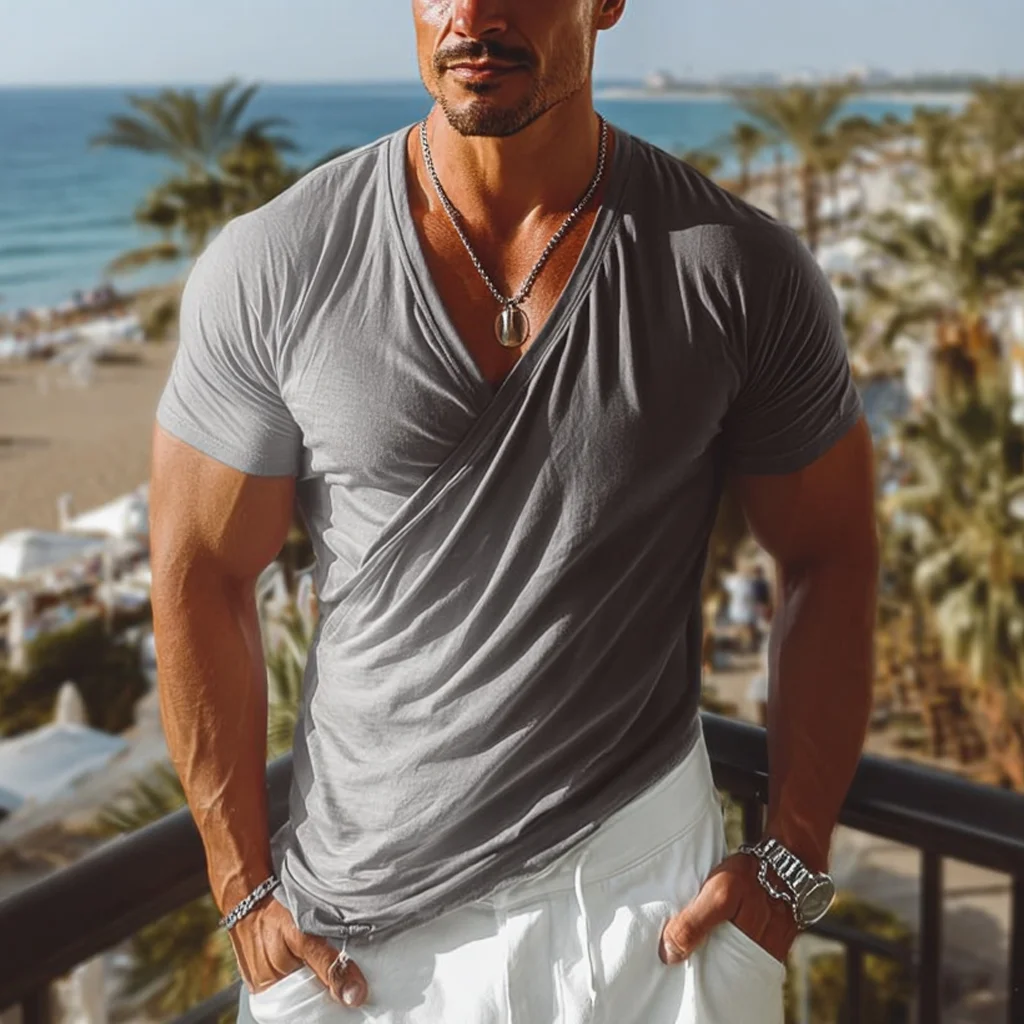  Stylish V-Neck T-Shirt for Summer Beach Outfits  -inspireuse