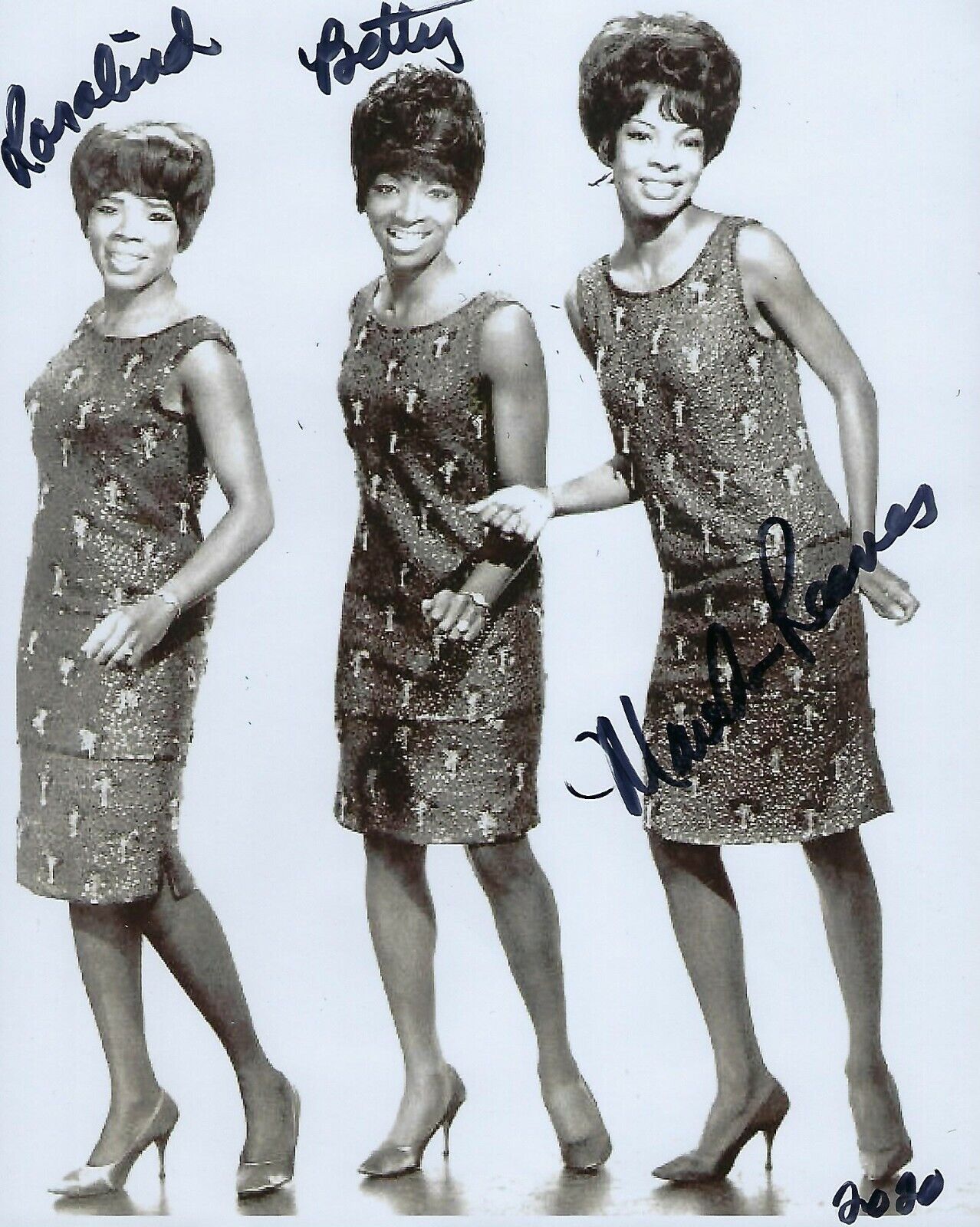 GFA And the Vandellas * MARTHA REEVES * Signed 8x10 Photo Poster painting M2 COA