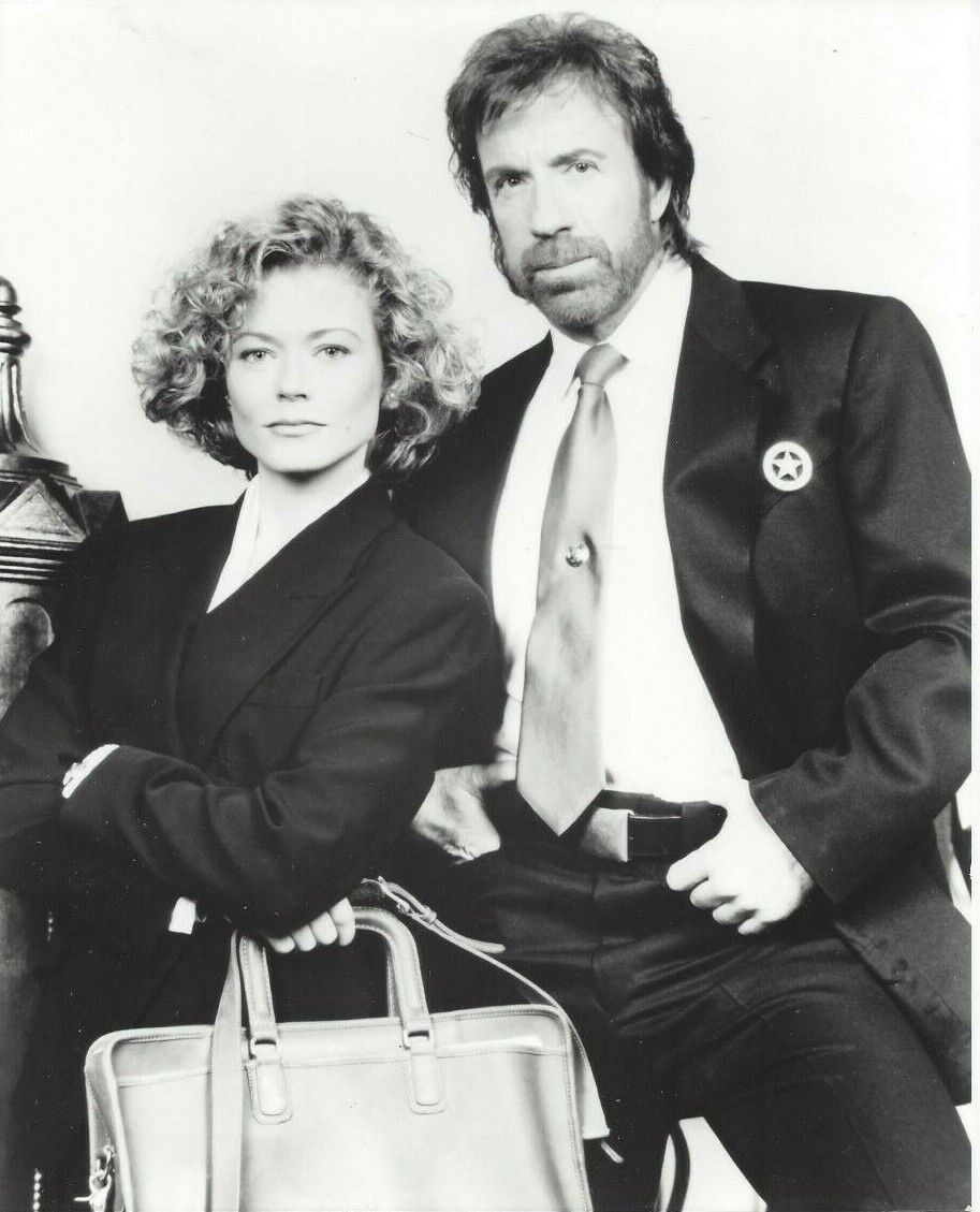 Walker Texas Ranger 8x10 Photo Poster painting Chuck Norris Sheree Wilson Rare B837