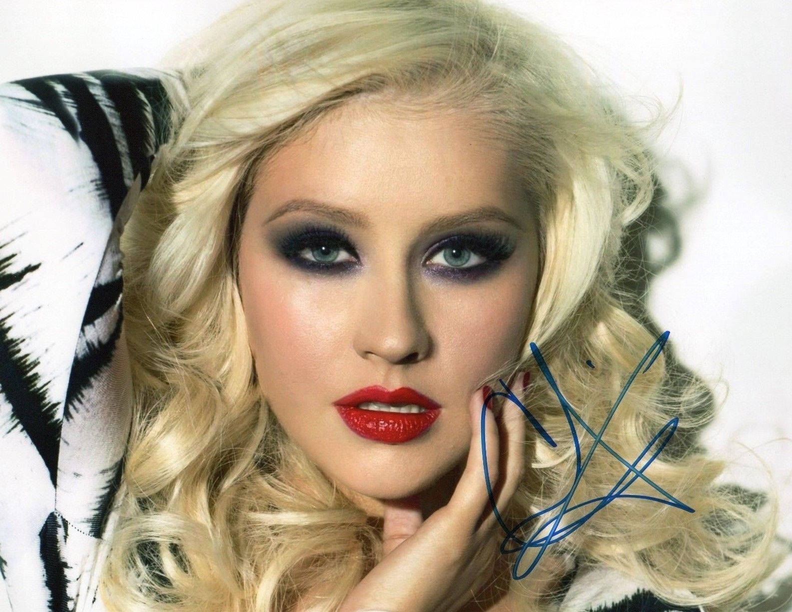 CHRISTINA AGUILERA AUTOGRAPHED SIGNED A4 PP POSTER Photo Poster painting PRINT 5