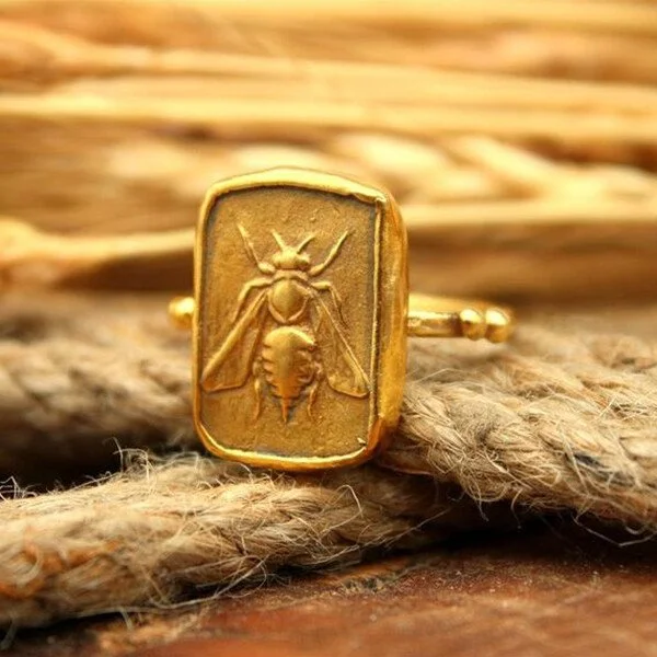 Golden Bee Signet Ring