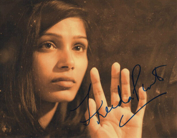 GFA Slumdog Millionare * FREIDA PINTO * Signed 8x10 Photo Poster painting AD2 PROOF COA