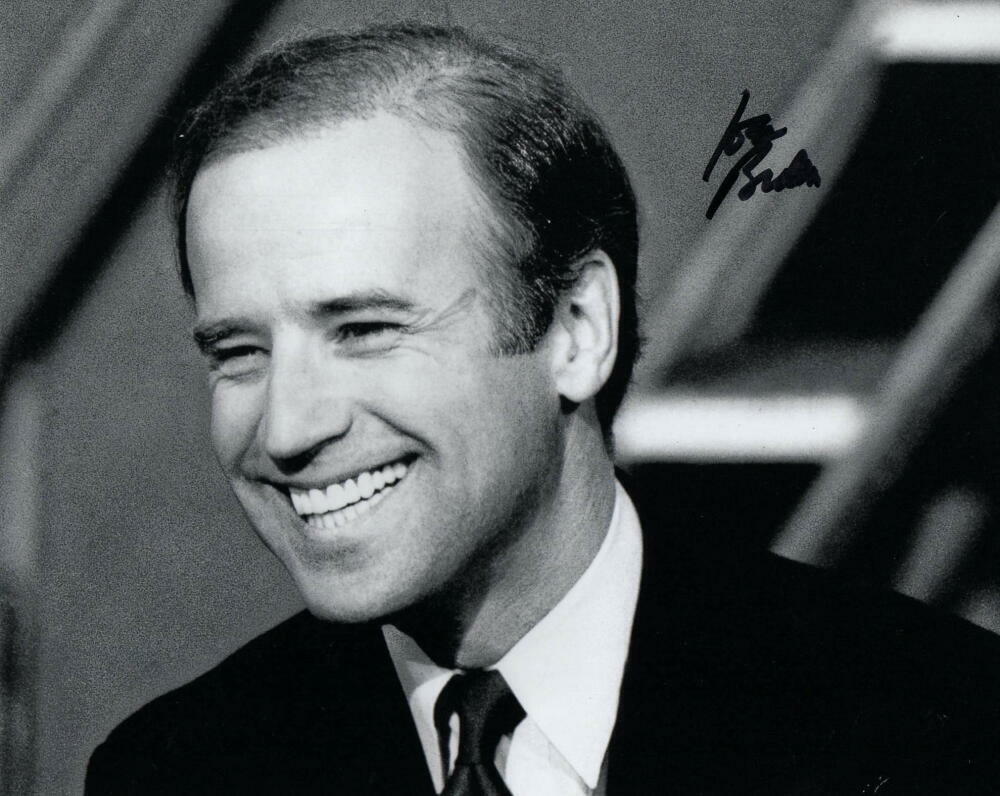 46th PRESIDENT JOE BIDEN SIGNED AUTOGRAPH 8X10 Photo Poster painting - DELAWARE SENATOR ACOA