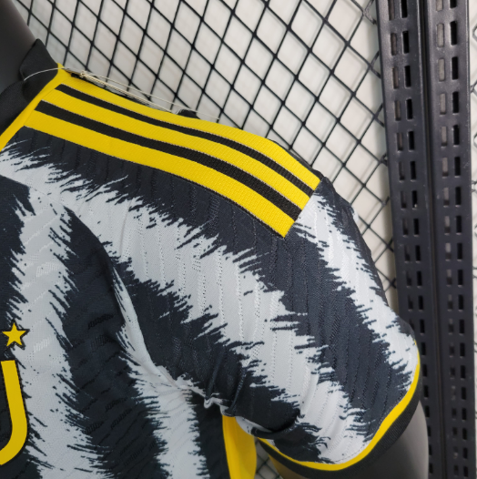 23/24 Juventus Home Player Version Men's Football T-Shirt Thai Quality