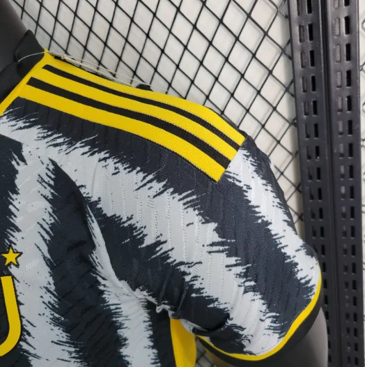 23/24 Juventus Home Player Version Men's Football T-Shirt Thai Quality