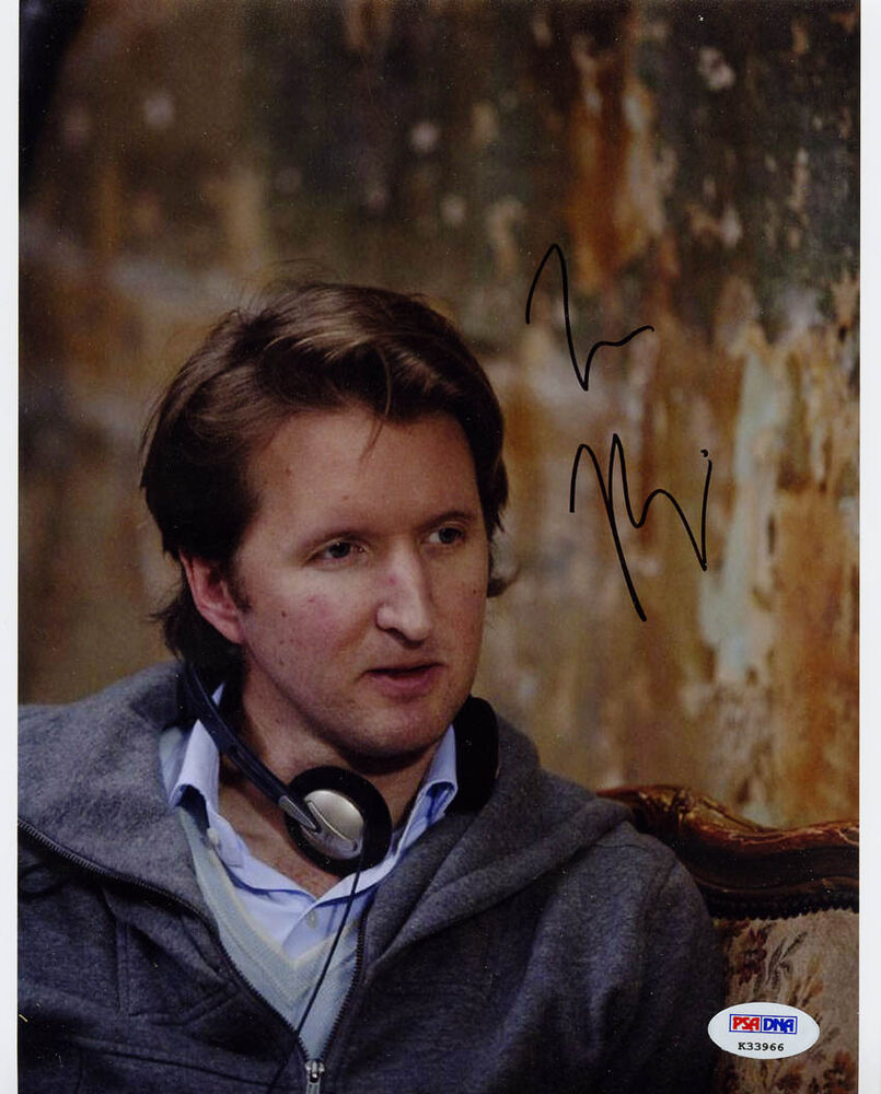 Tom Hooper SIGNED 8x10 Photo Poster painting Director The Kings Speech OSCAR PSA/DNA AUTOGRAPHED