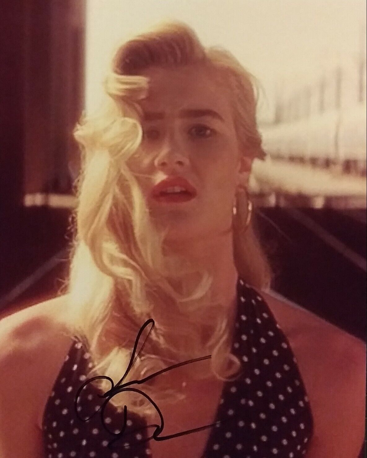 Laura Dern signed 8x10