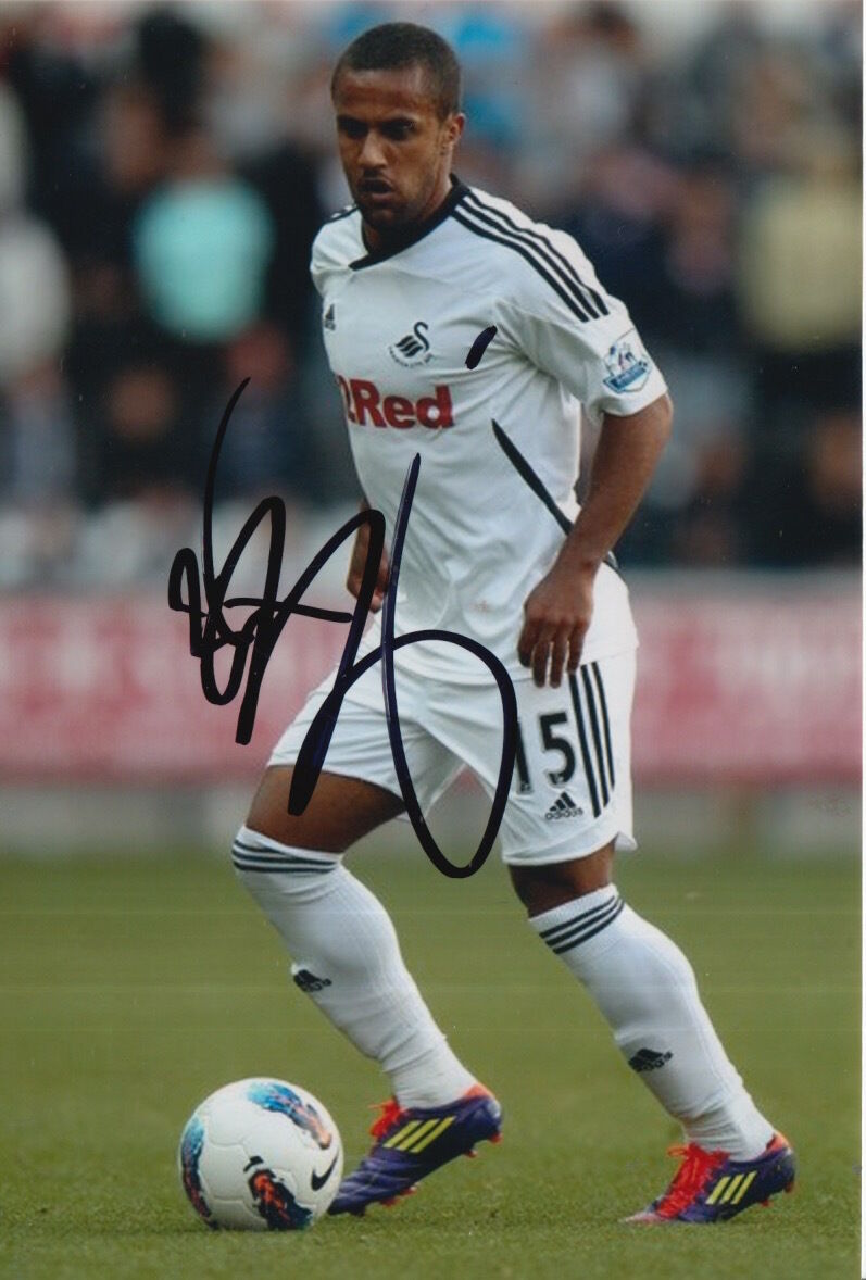 SWANSEA CITY HAND SIGNED WAYNE ROUTLEDGE 6X4 Photo Poster painting 2.