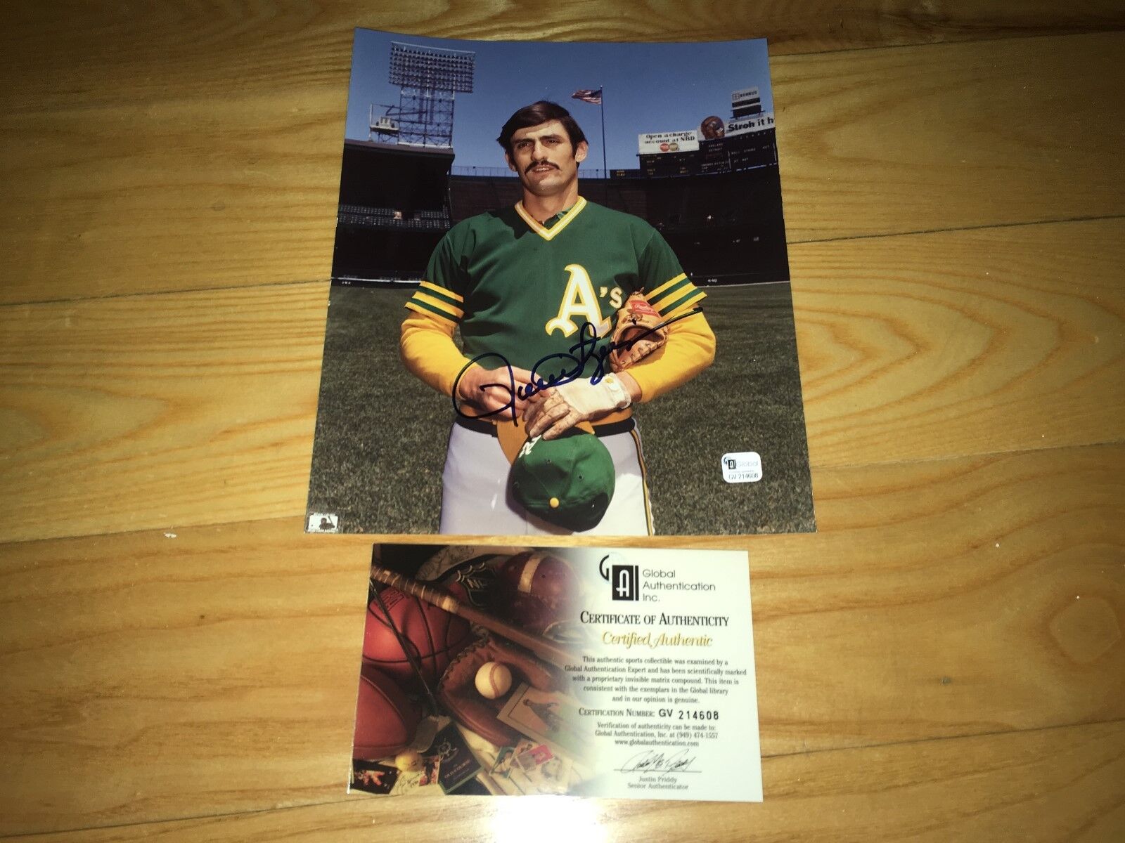 Rollie Fingers Oakland A's Signed 8 x 10