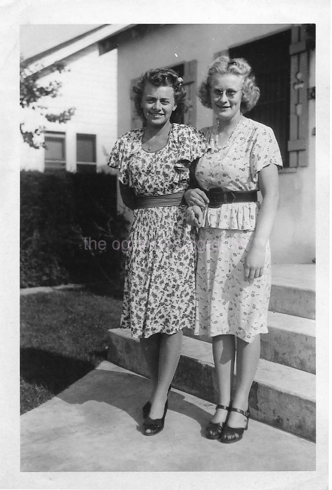 Vintage FOUND Photo Poster paintingGRAPH Black And White Original Snapshot 04 34 P