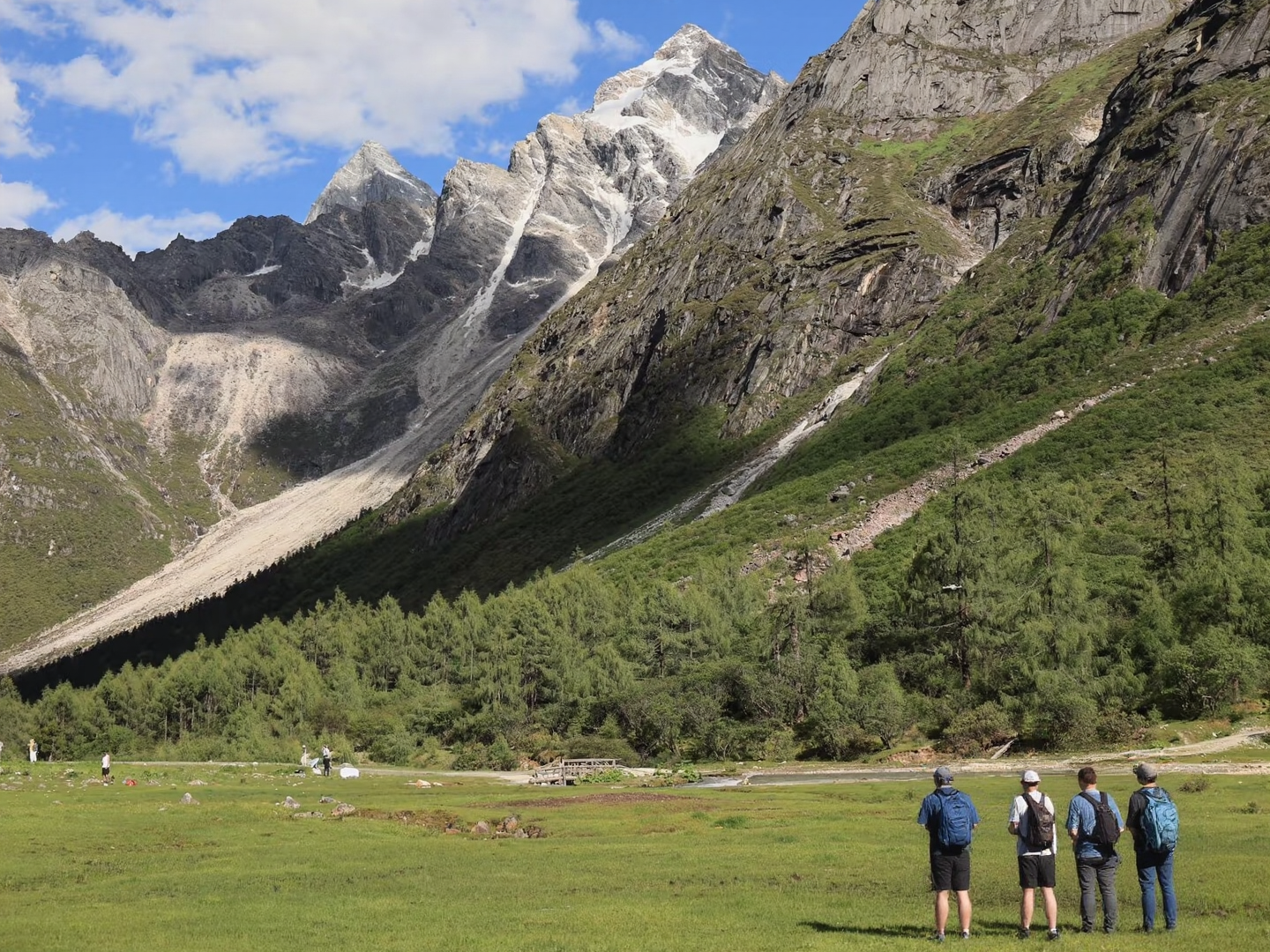3-Day Sichuan Nature & Panda Adventure: Panda Valley，Mt. Siguniang，Shuangqiao Valley，Bipenggou