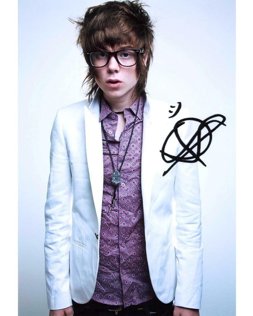 Christofer Drew SIGNED AUTOGRAPHED 10 X 8