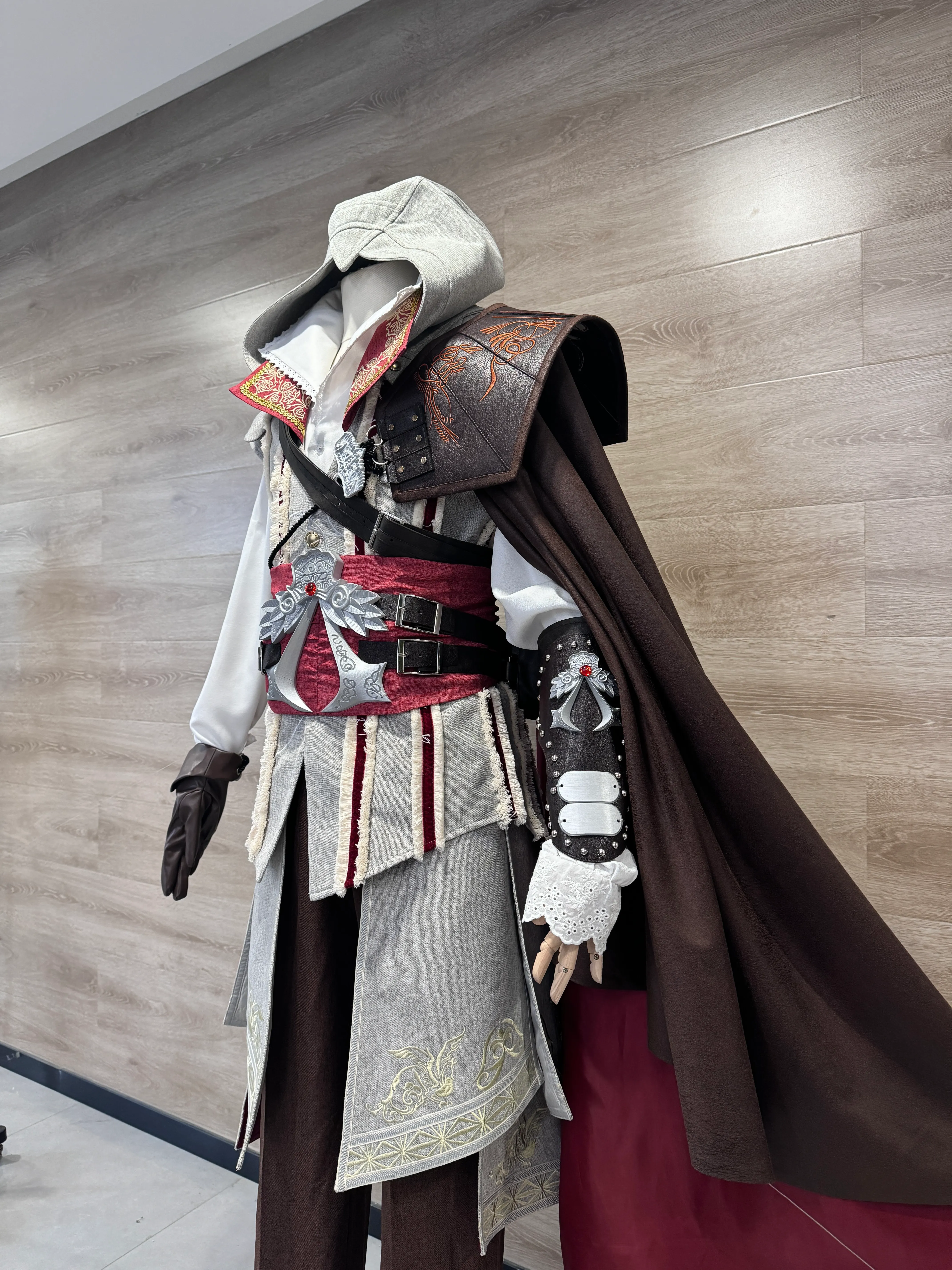 Hidden Blade Assassin's Creed Ezio cosplay costumes image 10