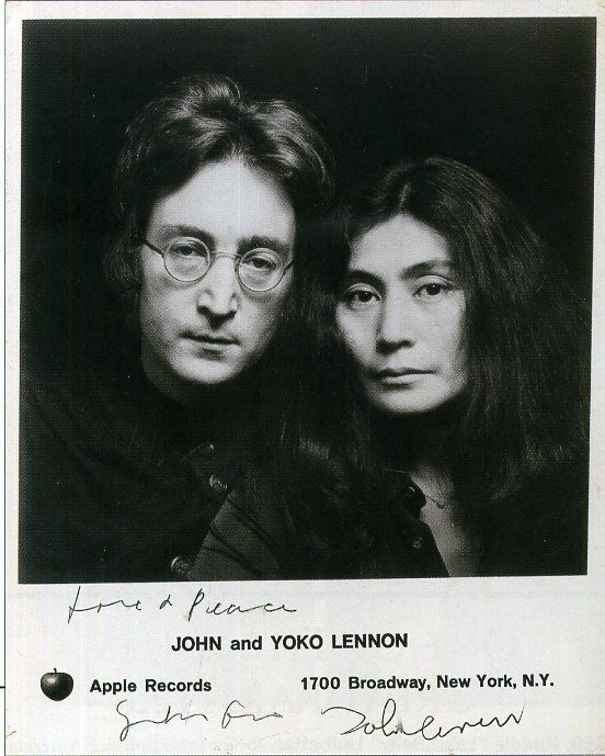 JOHN LENNON & YOKO ONO Signed 'Apple' Photo Poster paintinggraph - BEATLES Pop Star - preprint