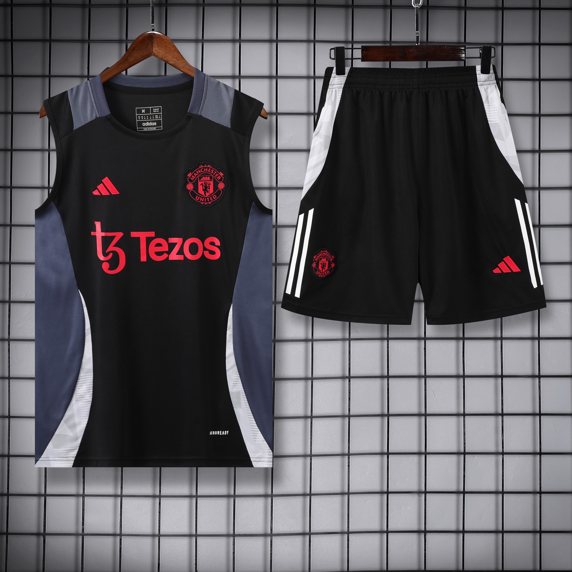 Manchester United 24-25 Vest Training Set - Black