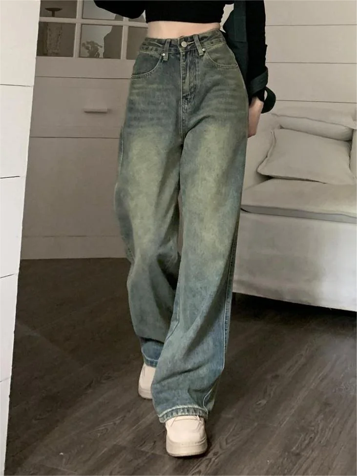 Brownm baggy boyfriend jeans with faded effect
