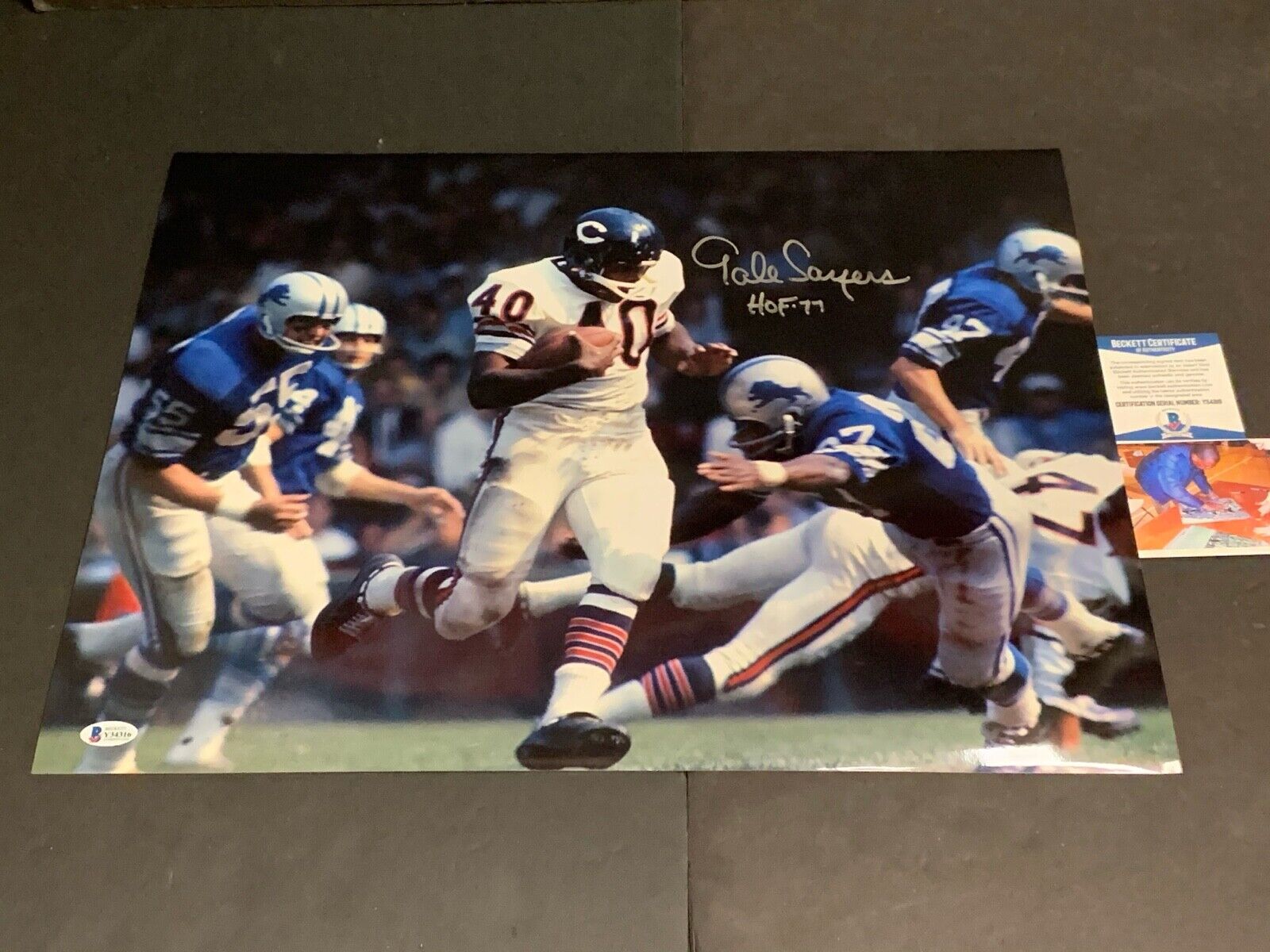 Gale Sayers Chicago Bears Autographed Signed 16x20 HOF 77 Beckett COA .