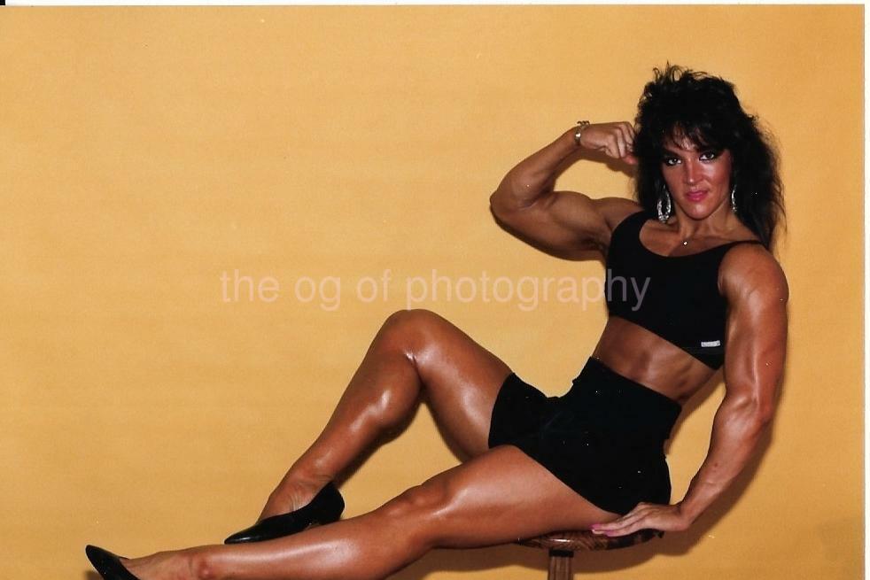 MUSCLE WOMAN 80's 90's FOUND Photo Poster painting Color FEMALE BODYBUILDER Original EN 111 9 X