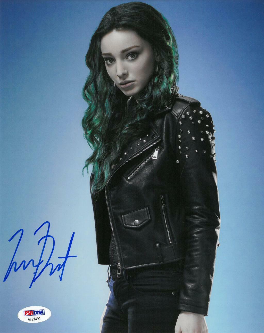 Emma Dumont Signed Authentic Autographed 8x10 Photo Poster painting PSA/DNA #AF21430