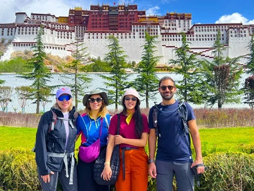 10-Day Tibet Grand Expedition: From Sacred Lakes to Everest’s Summit（Only May to September）