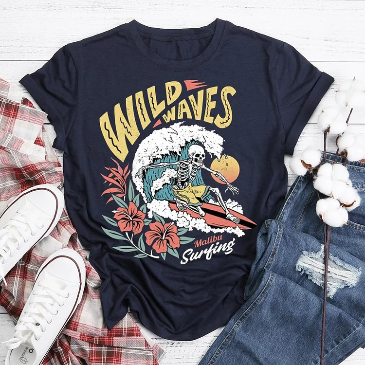 Surfing wild waves   T-Shirt Tee-06085-Annaletters