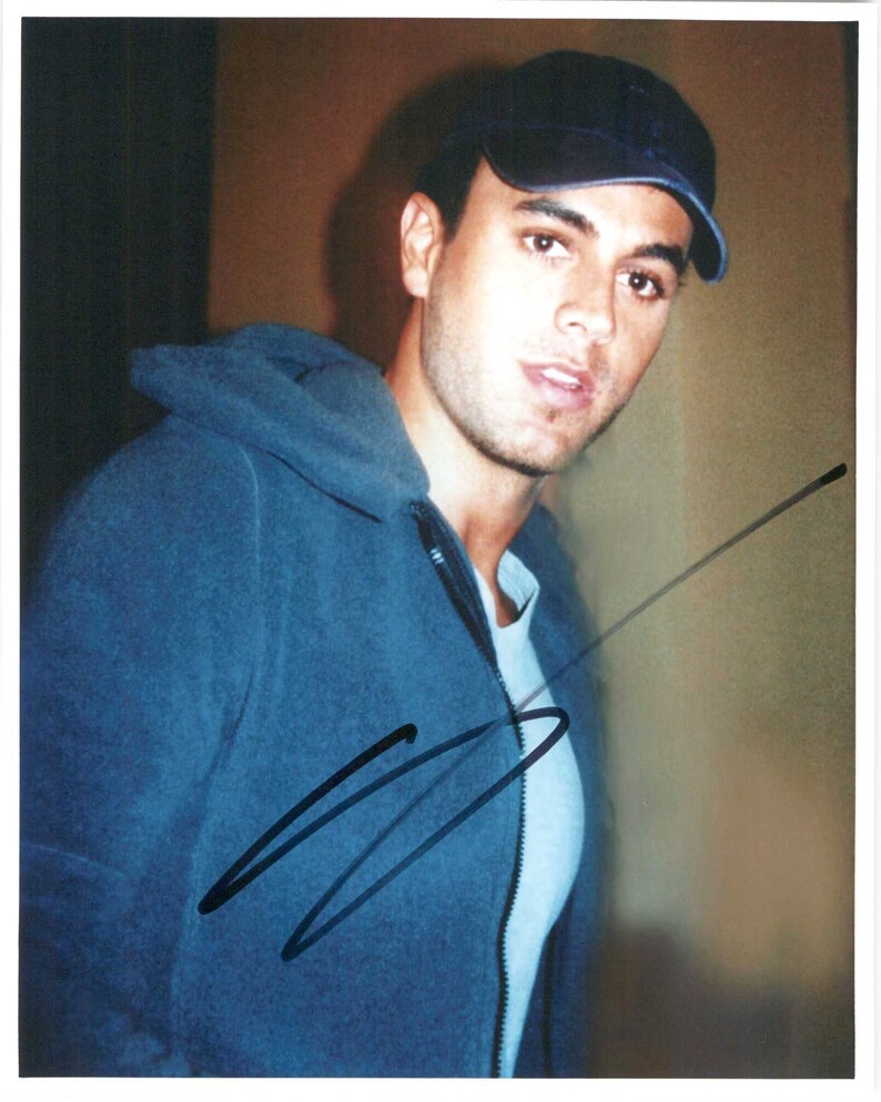 Enrique Iglesias Signed Autographed Glossy 8x10 Photo Poster painting - COA Matching Holograms