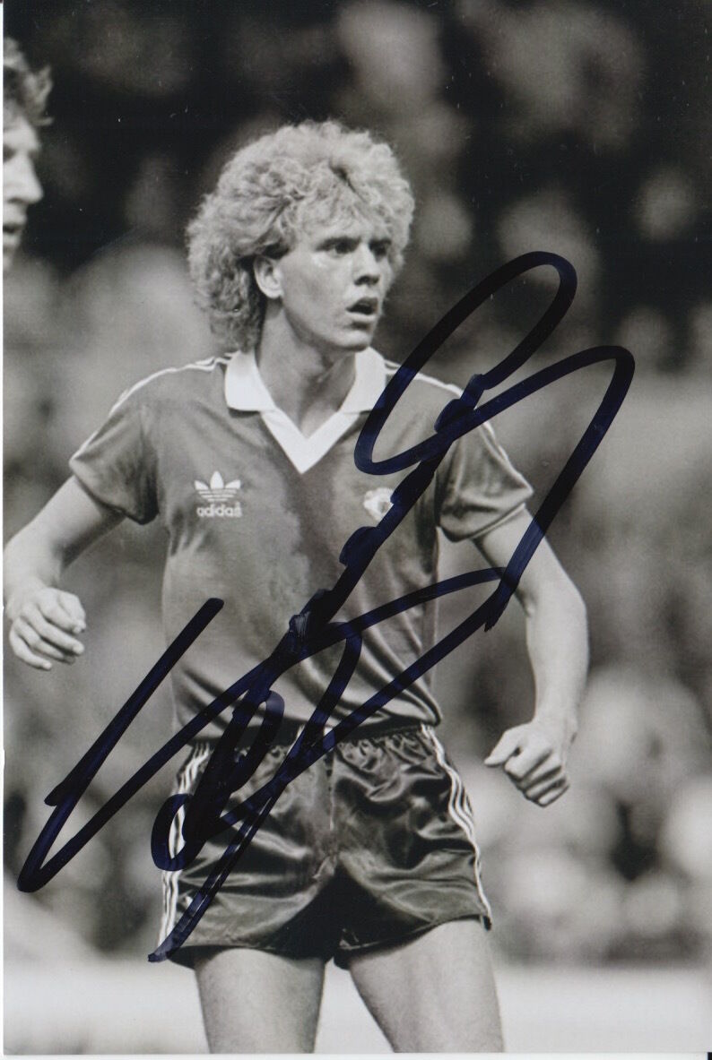 MANCHESTER UNITED HAND SIGNED SCOTT MCGARVEY 6X4 Photo Poster painting 6.