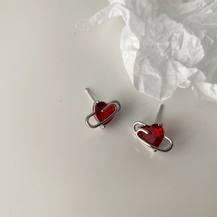 PAPER CLIP HEART EARRINGS