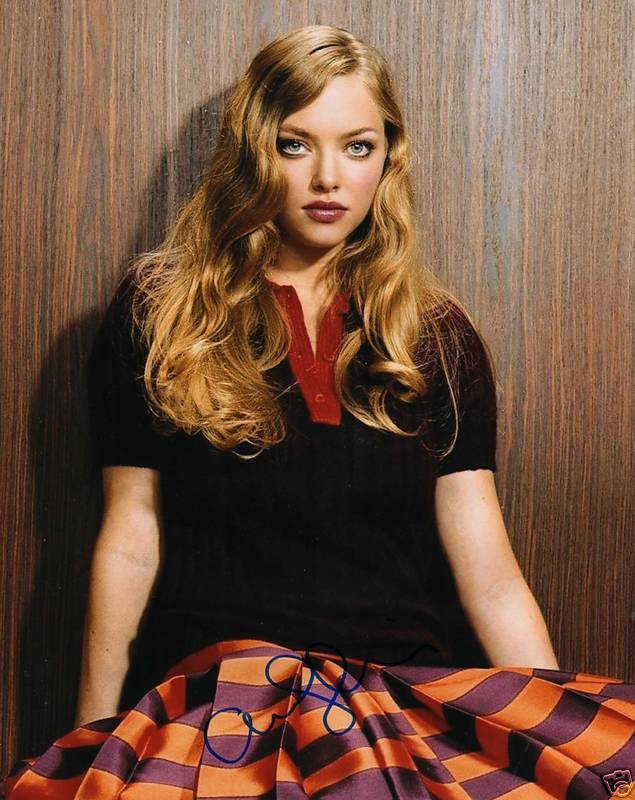 AMANDA SEYFRIED DEAR JOHN MAMA MIA SIGNED 8X10 PICTURE