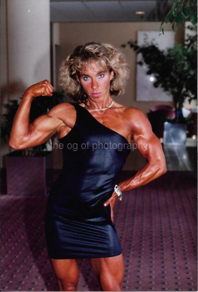 FEMALE BODYBUILDER 80's 90's FOUND Photo Poster painting Color MUSCLE WOMAN Original EN 16 23 O