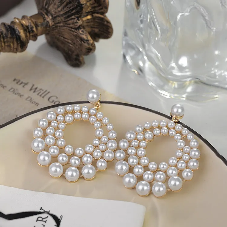 Elegant Geometric Round Hollow Pearl Earrings